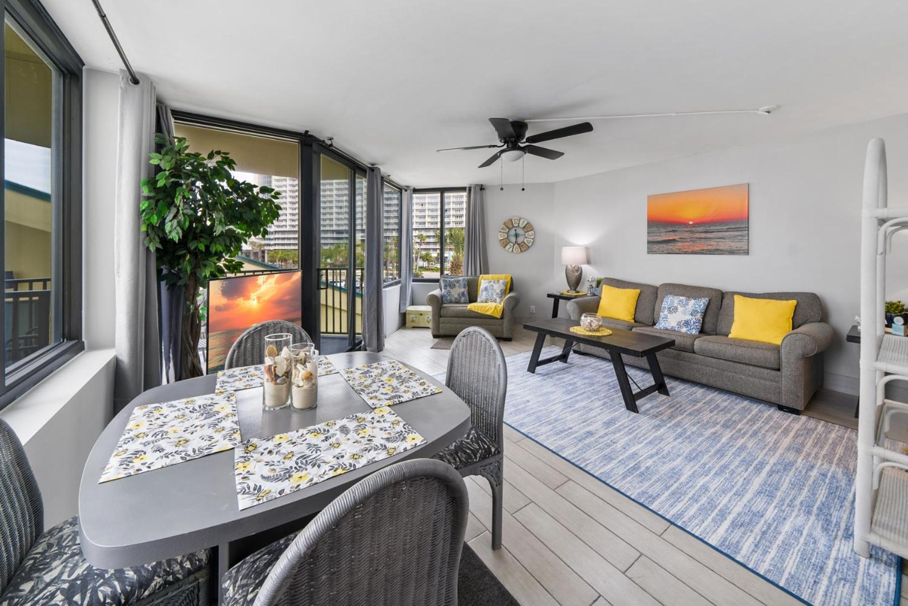 Spring Special! Renovated - On The Beach! Apartment